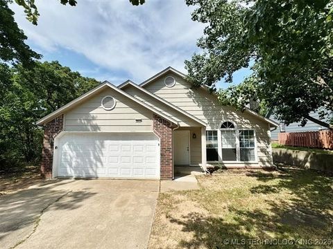 Photo of 4013 S 75th West Avenue, Tulsa, OK 74107 (MLS # 2550075)