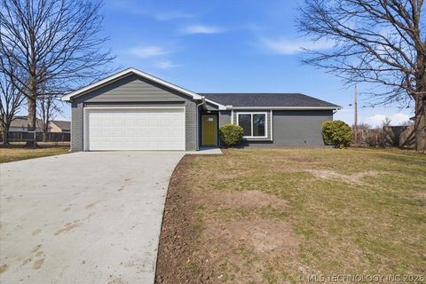 Photo of 1501 W Elm Street, Skiatook, OK 74070 (MLS # 2605142)