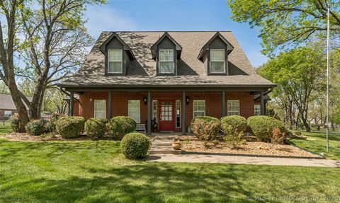 Photo of 7408 N 202nd East Avenue, Owasso, OK 74055 (MLS # 2617382)