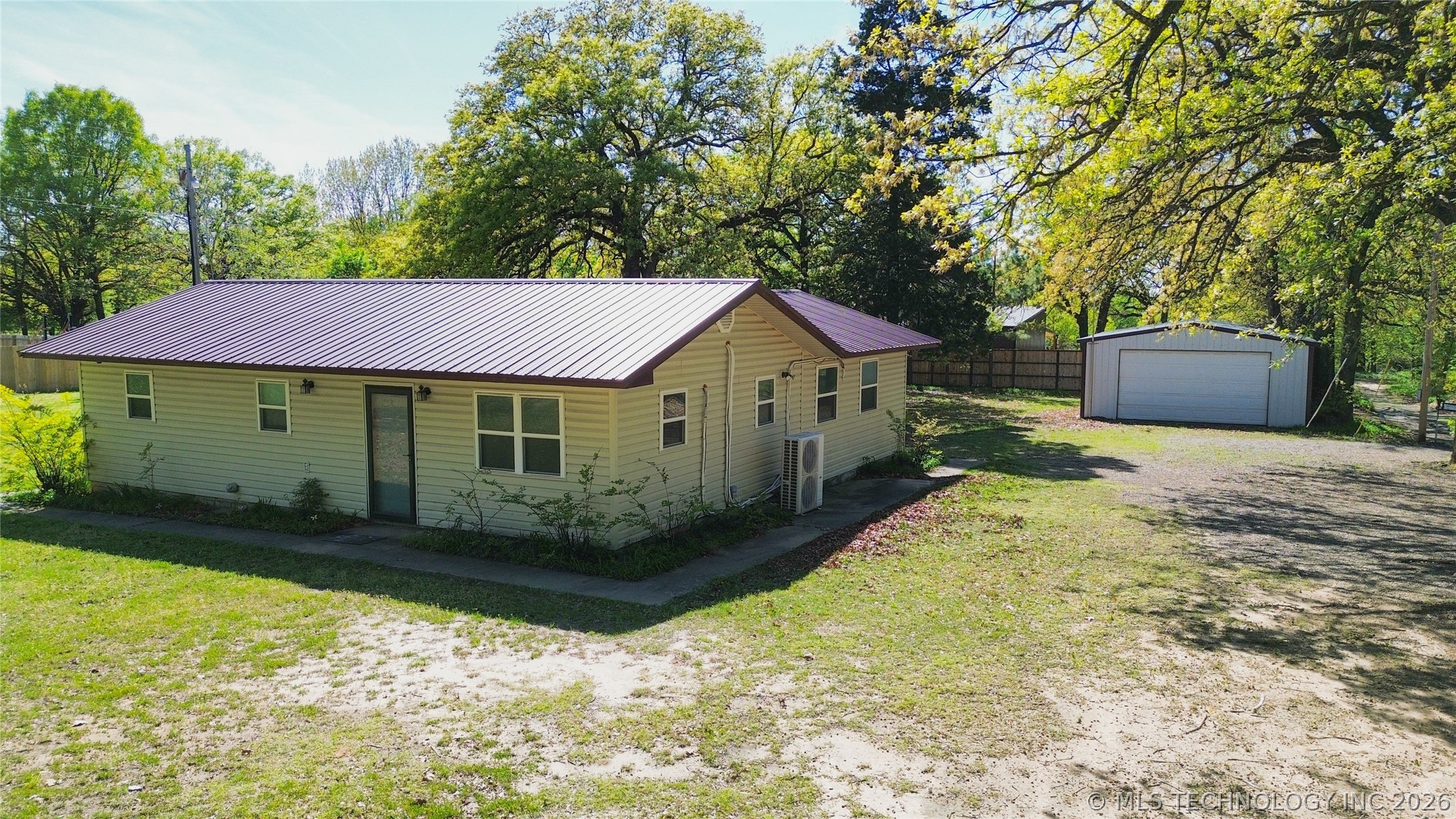 Photo 1 of 28 — 420502 E 1170 Road, Eufaula, OK 74432