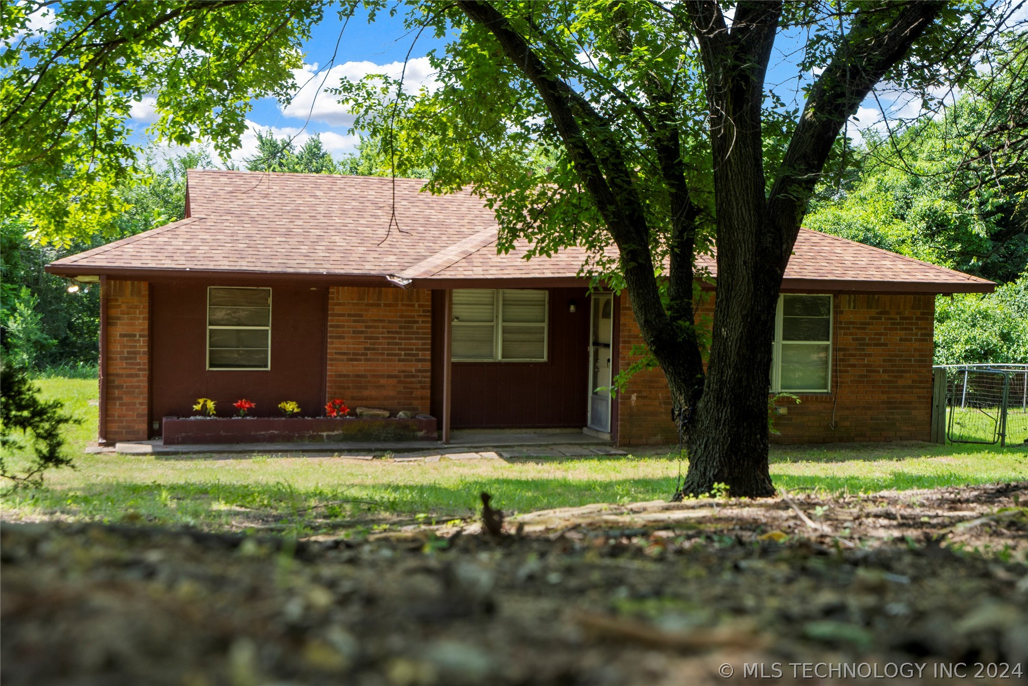 Photo 6 of 37 of 2608 Hickory Bluff Road house