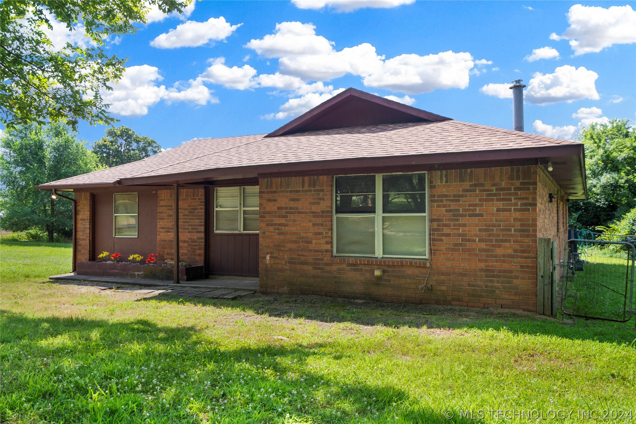 Photo 4 of 37 of 2608 Hickory Bluff Road house