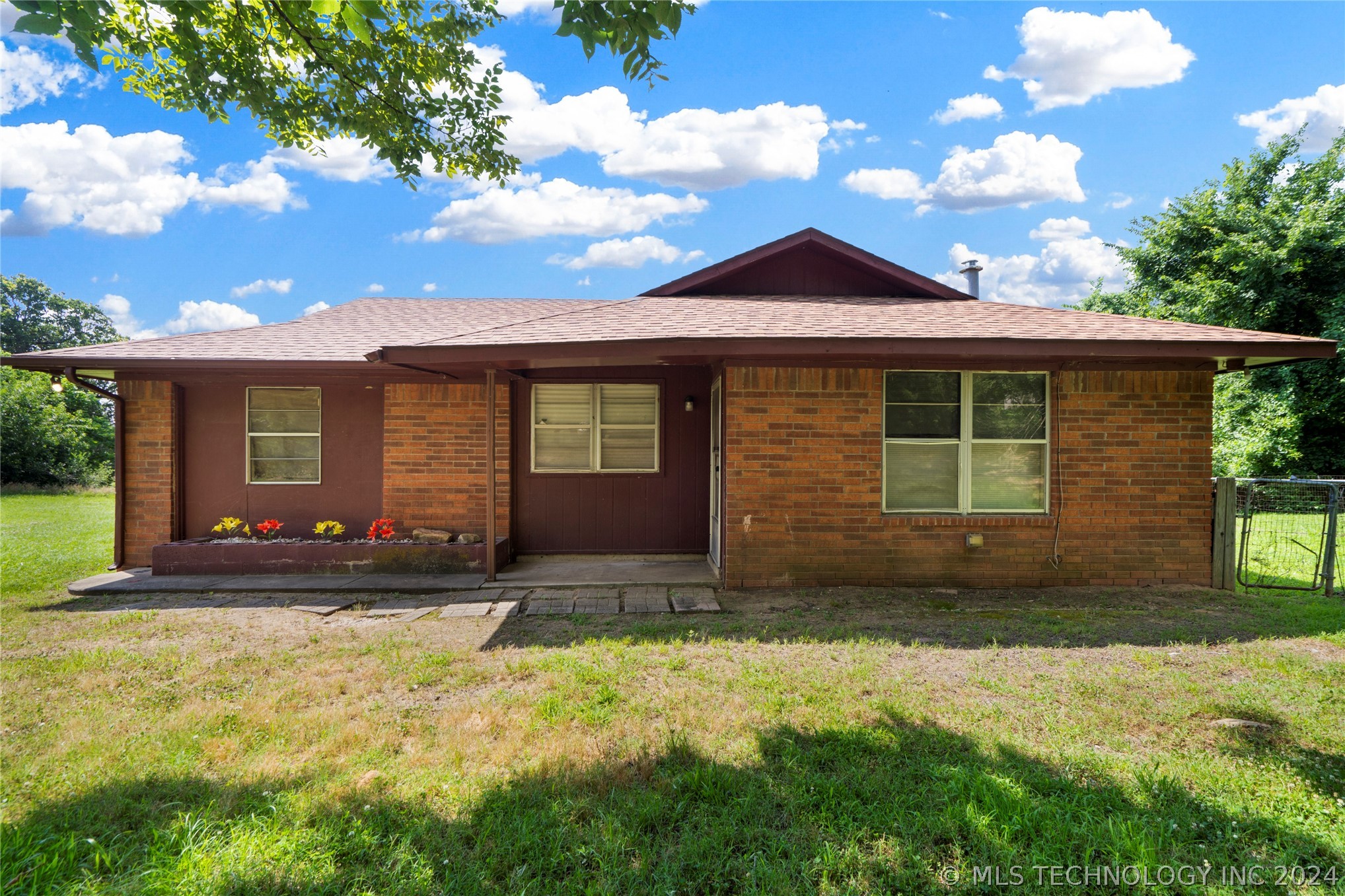 Photo 5 of 37 of 2608 Hickory Bluff Road house