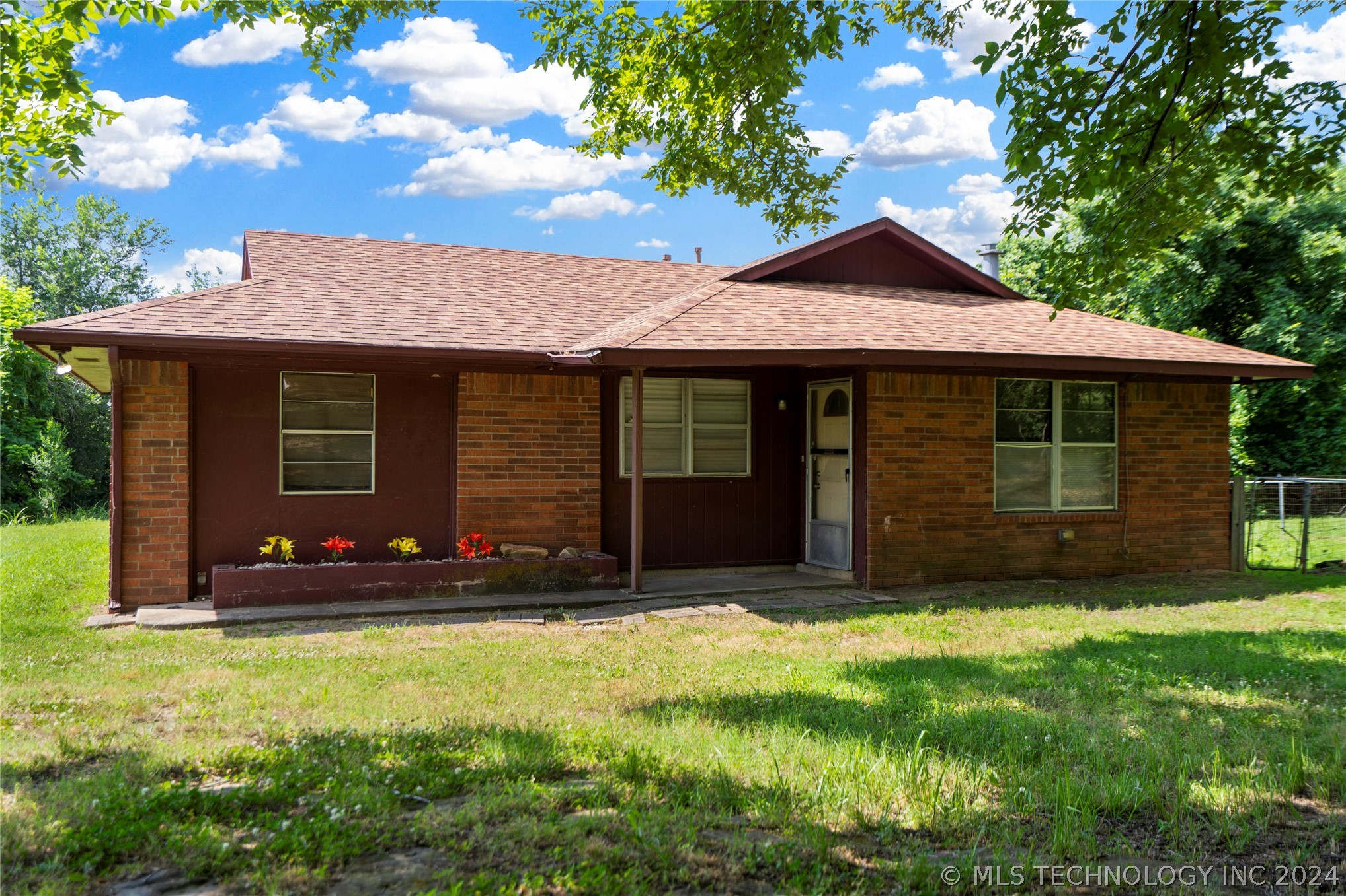 Photo 3 of 37 of 2608 Hickory Bluff Road house