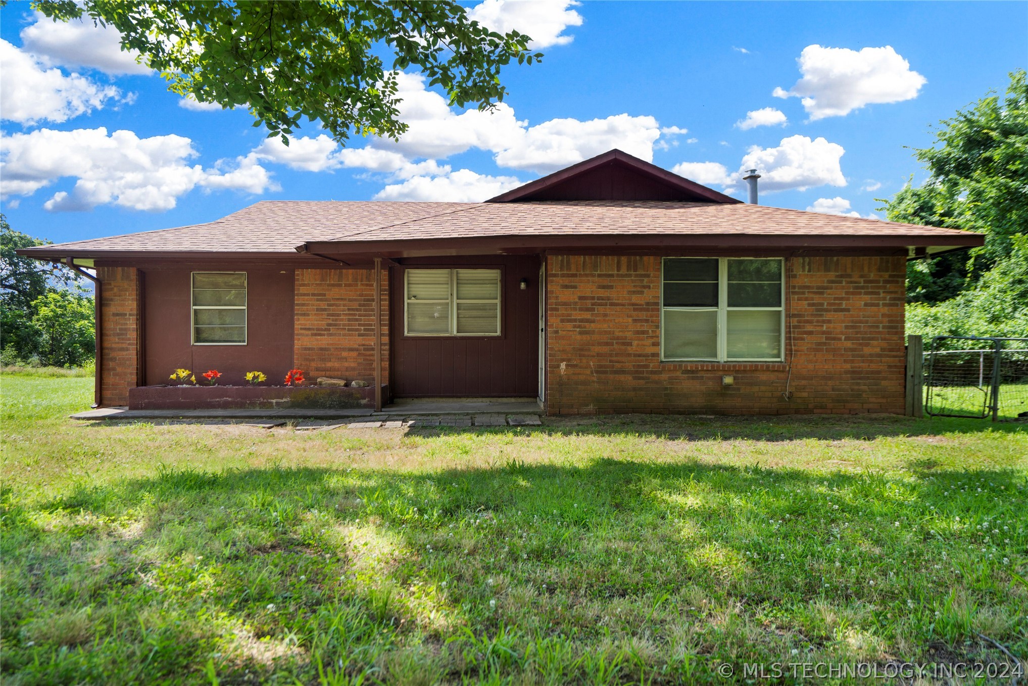 Photo 2 of 37 of 2608 Hickory Bluff Road house