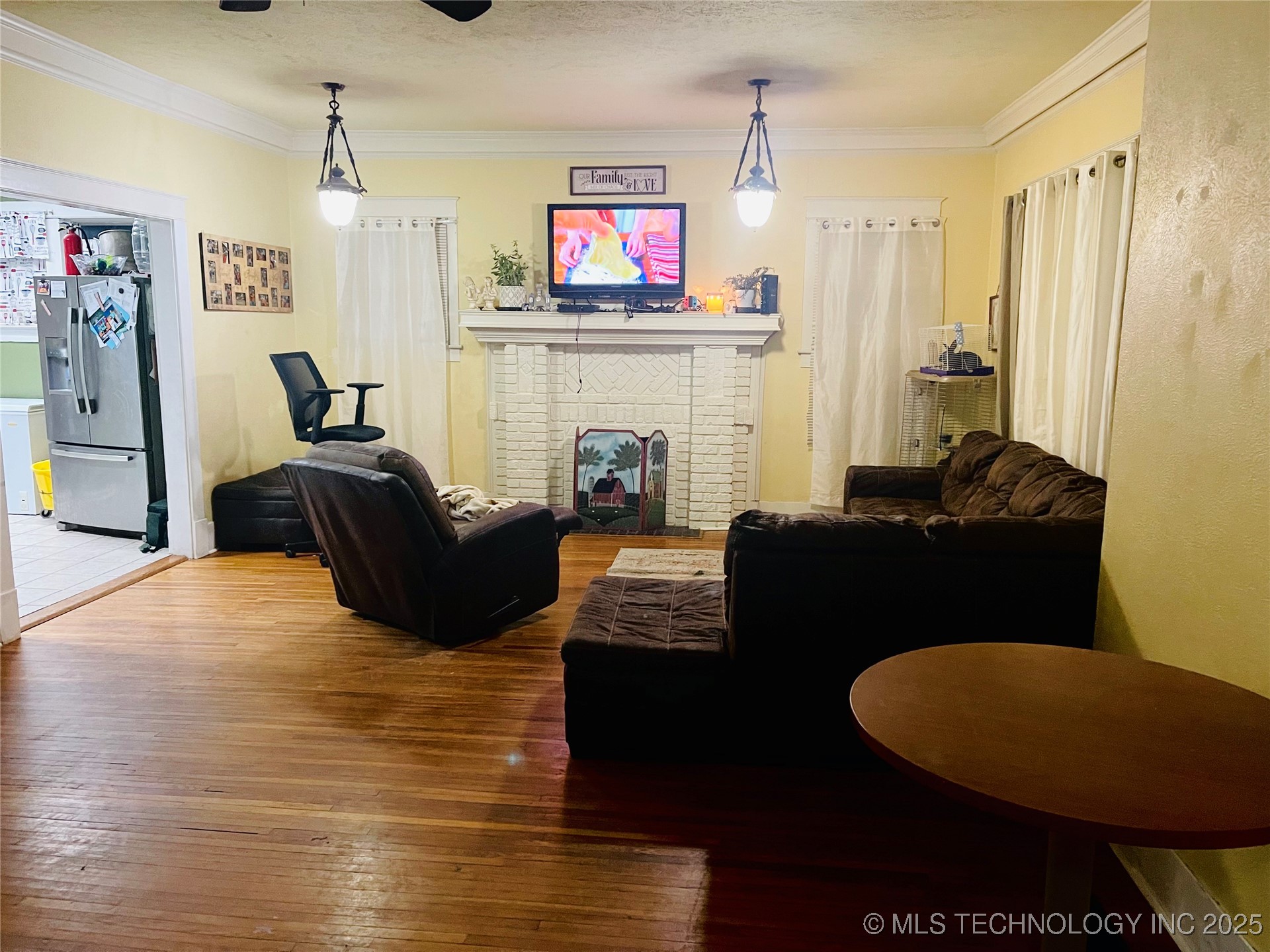 1105 W Elm