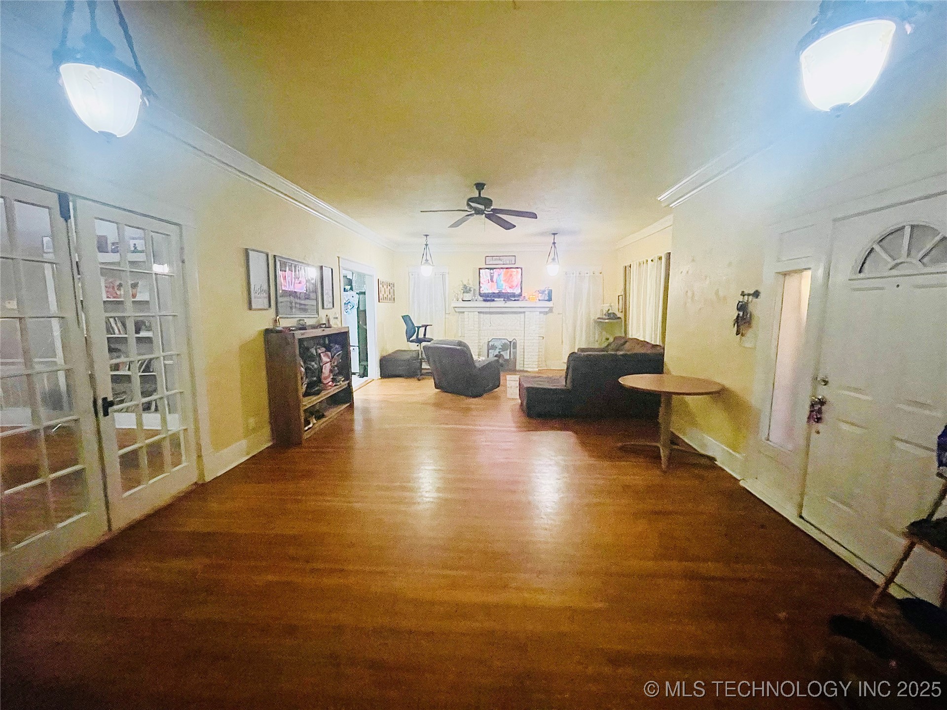 1105 W Elm