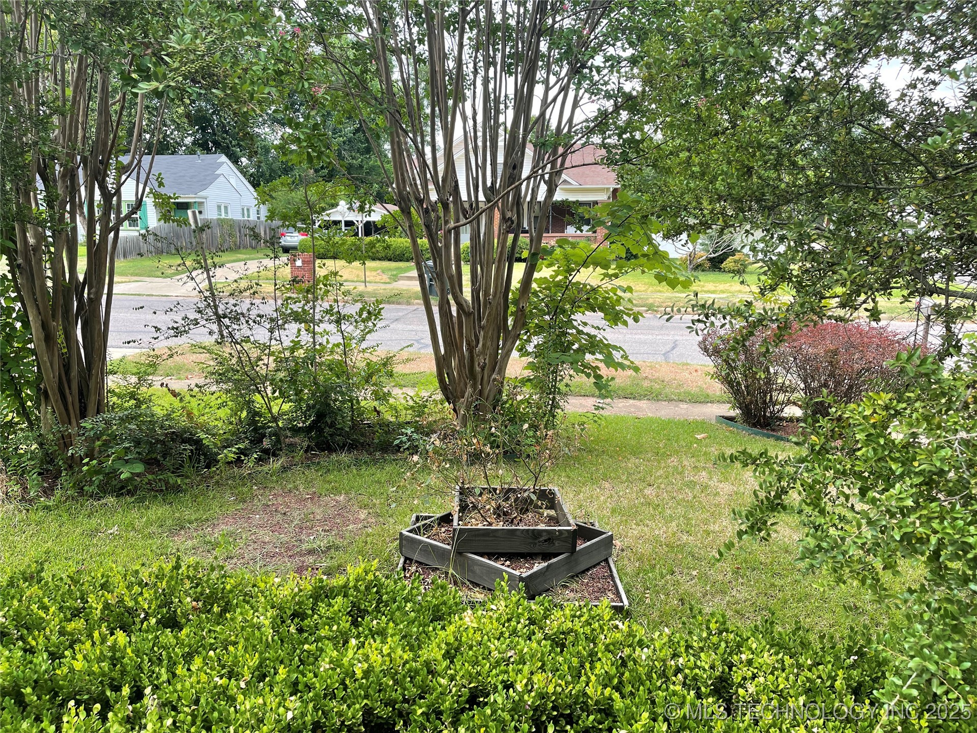 1105 W Elm