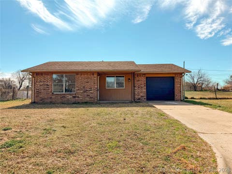 Photo of 422 E 24th Street, Okmulgee, OK 74447 (MLS # 2630560)