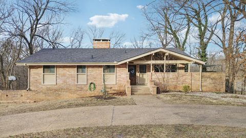 Photo of 1808 S Skyline Place, Bartlesville, OK 74006 (MLS # 2602573)