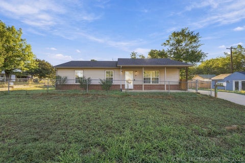 Photo of 221 N Hickory Street, Bristow, OK 74010 (MLS # 2636522)