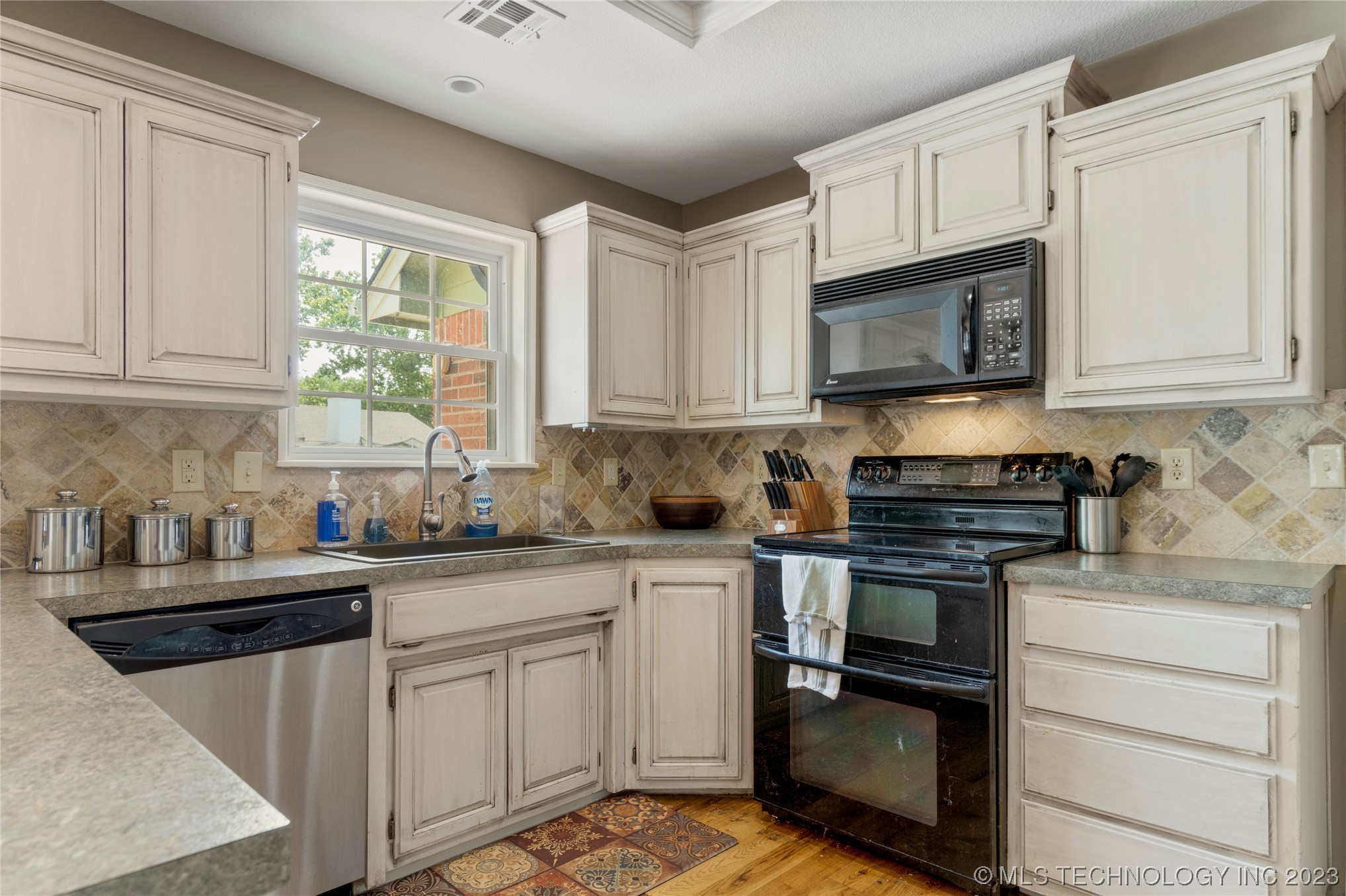 Photo 6 of 48 of 755 W 98TH Street S house
