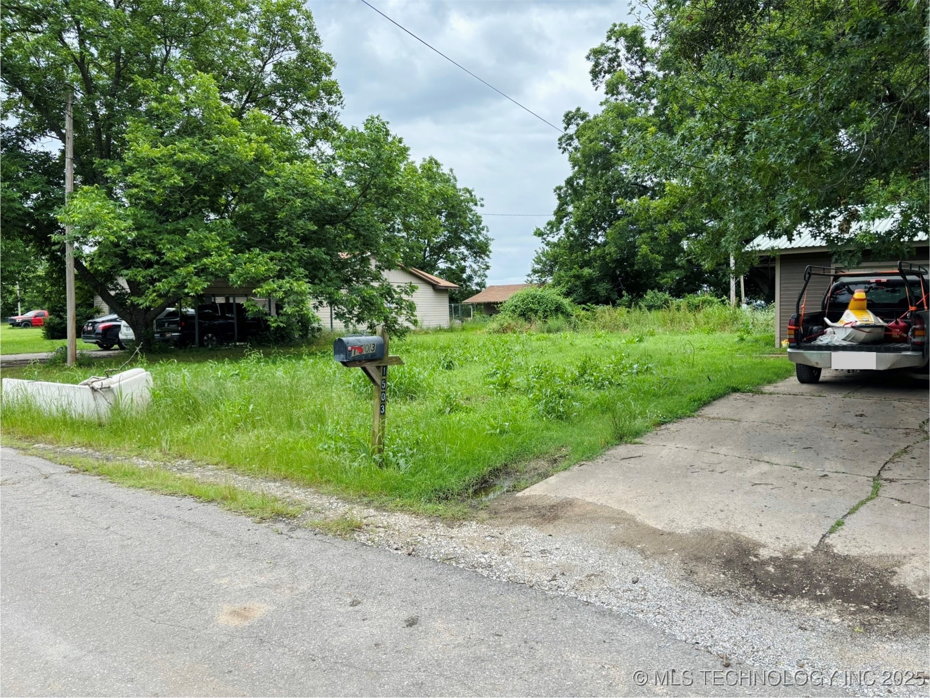 1503 Hillcrest