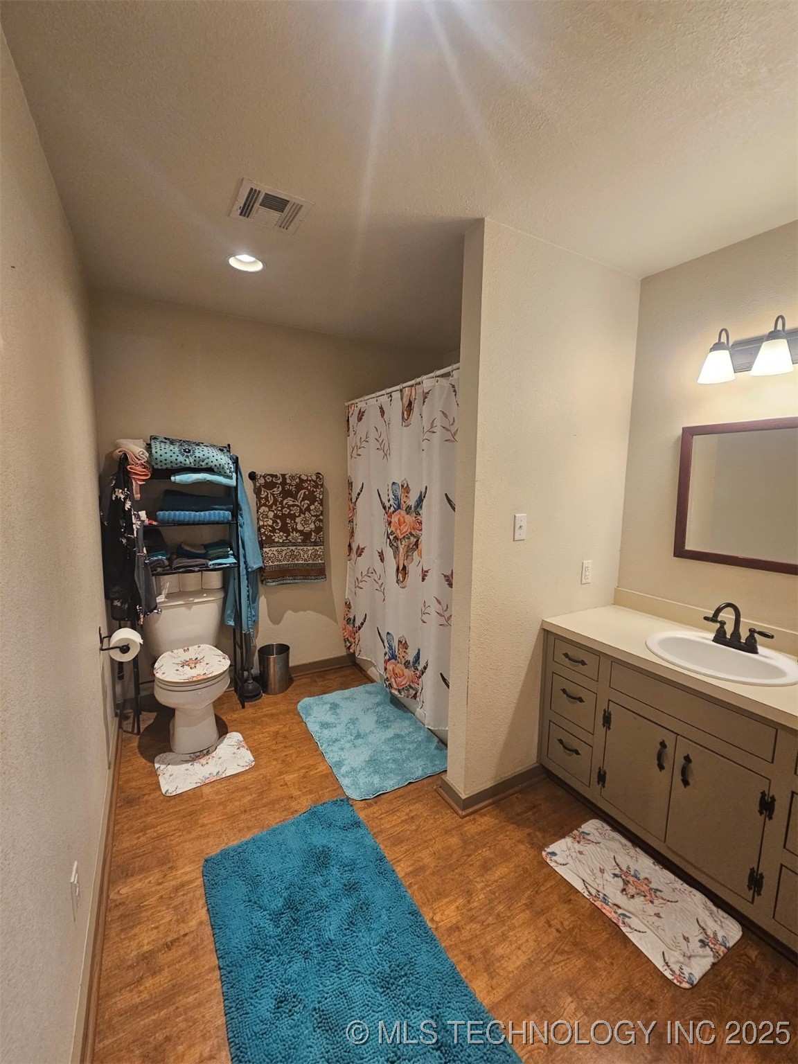 203 E Red Oak Drive