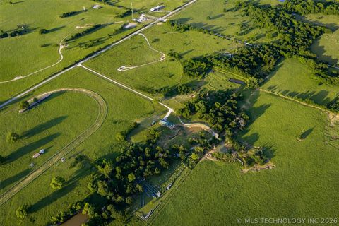Photo of 13223 Memorial Road, Wilson, OK 73463 (MLS # 2617426)
