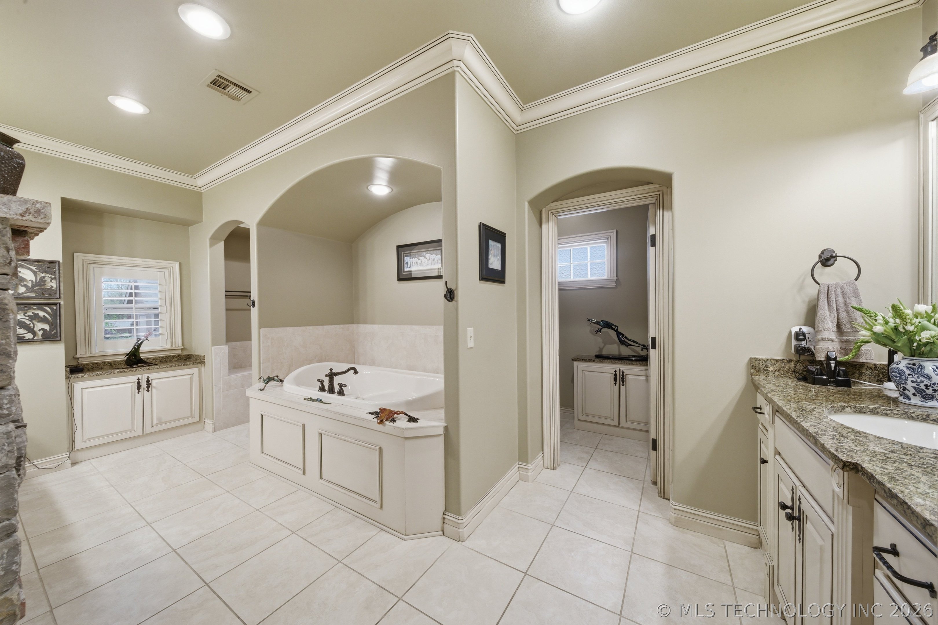 Tulsa, Oklahoma, 74105, United States, 5 Bedrooms Bedrooms, ,5 BathroomsBathrooms,Residential,Active,2035149