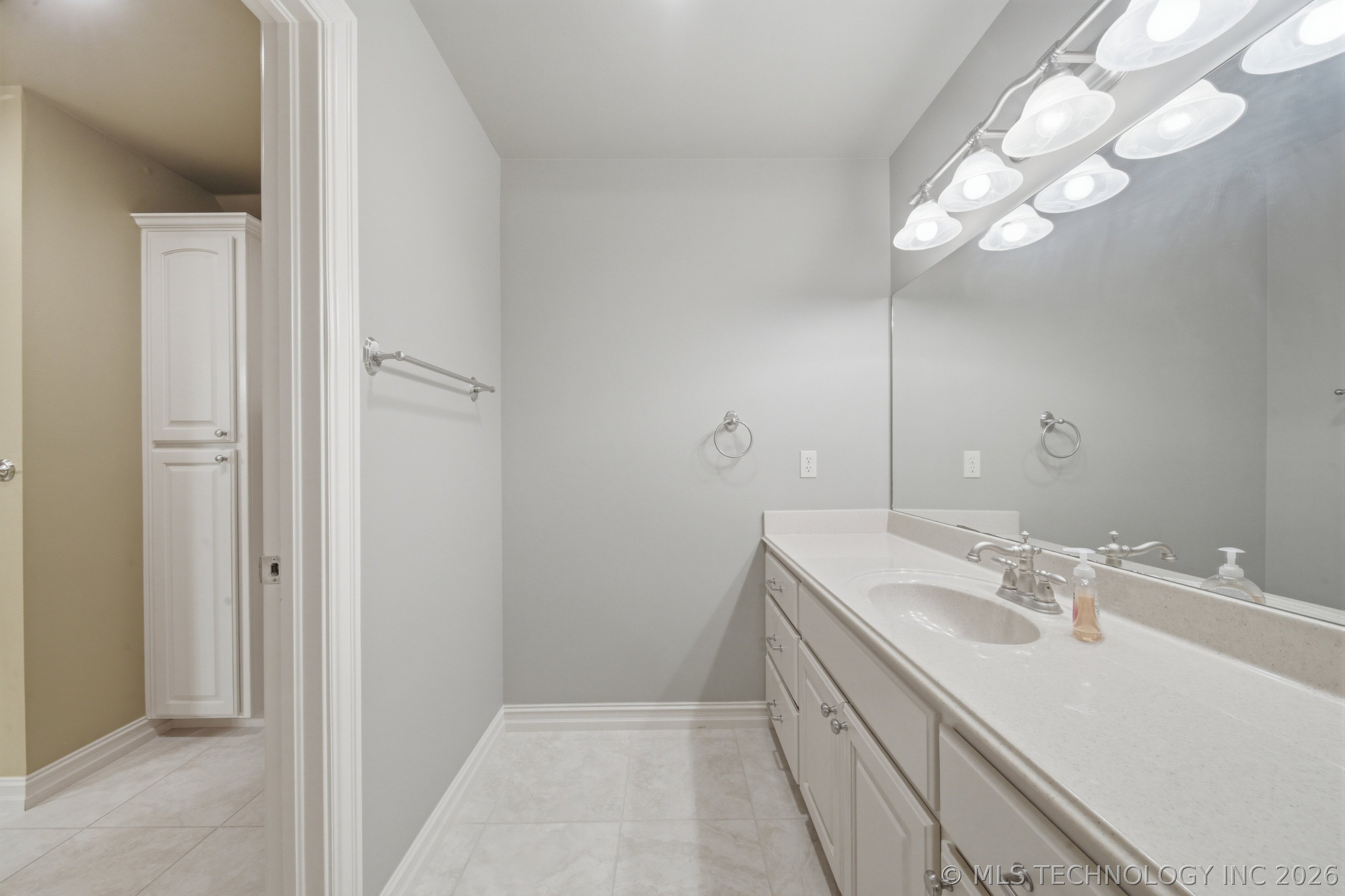 Tulsa, Oklahoma, 74105, United States, 5 Bedrooms Bedrooms, ,5 BathroomsBathrooms,Residential,Active,2035149