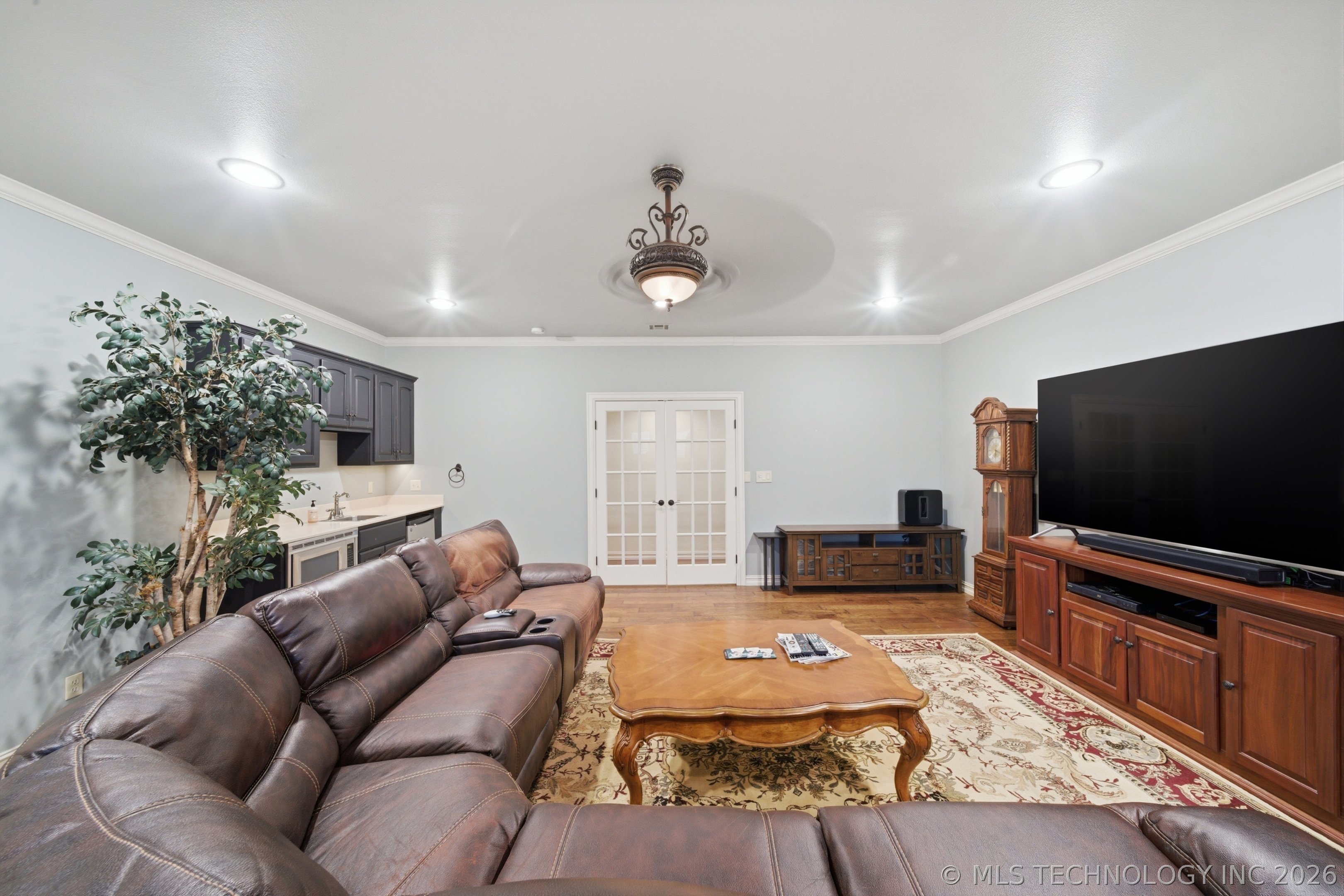 Tulsa, Oklahoma, 74105, United States, 5 Bedrooms Bedrooms, ,5 BathroomsBathrooms,Residential,Active,2035149