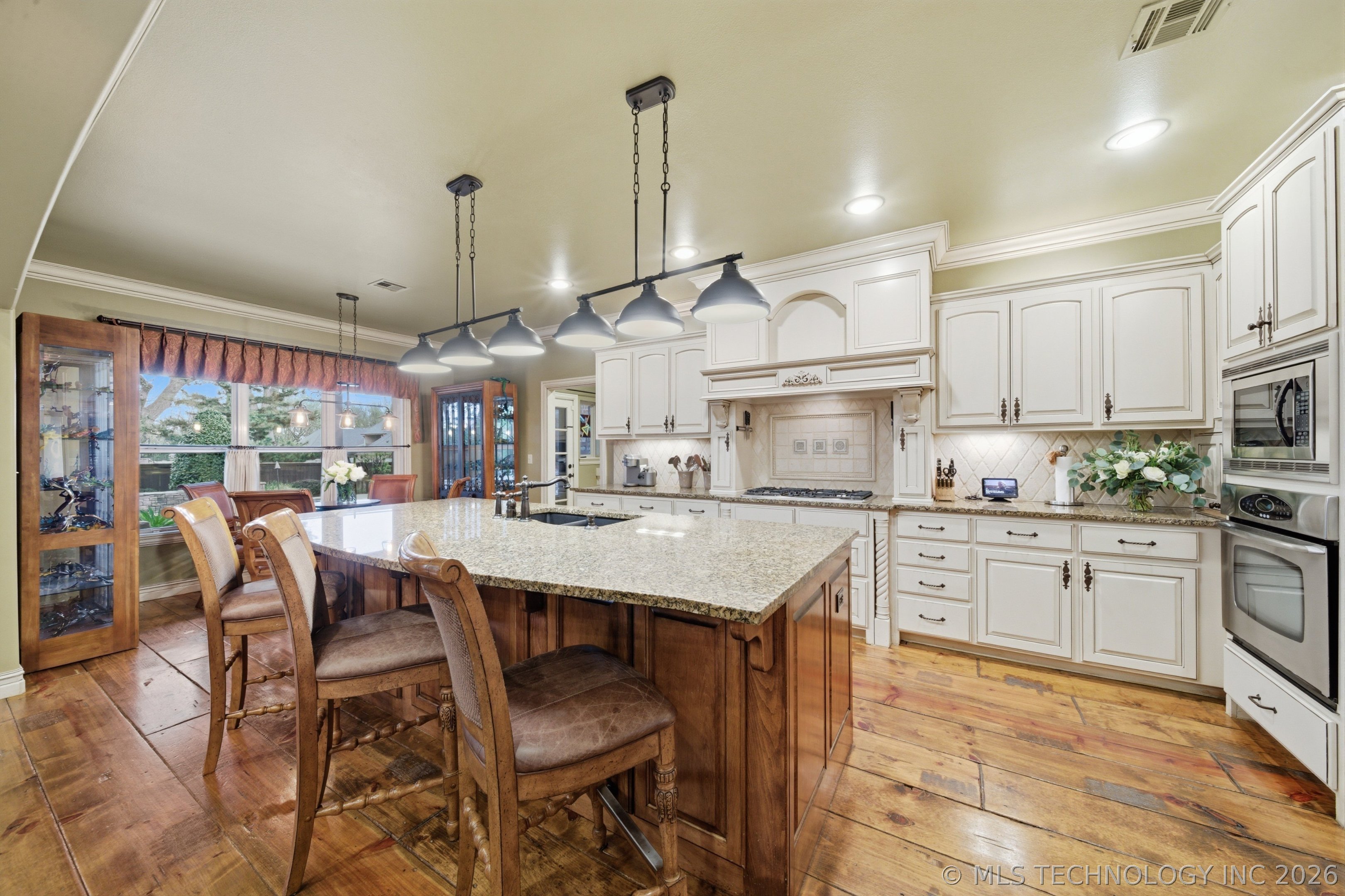 Tulsa, Oklahoma, 74105, United States, 5 Bedrooms Bedrooms, ,5 BathroomsBathrooms,Residential,Active,2035149