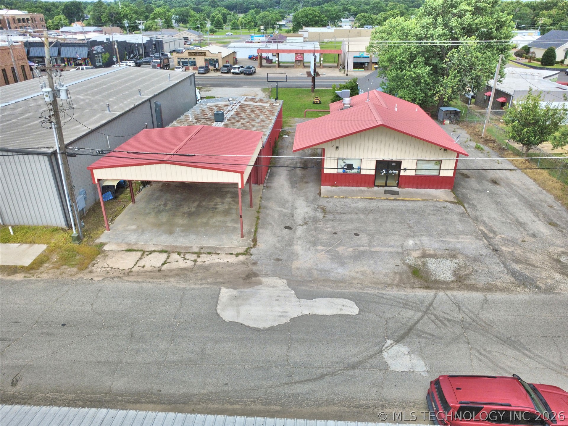 Photo 1 of 34 — 313 N Front Street, Eufaula, OK 74432