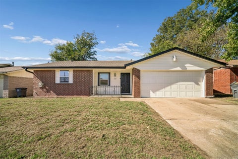 Photo of 146 S 169th East Avenue, Tulsa, OK 74108 (MLS # 2638640)