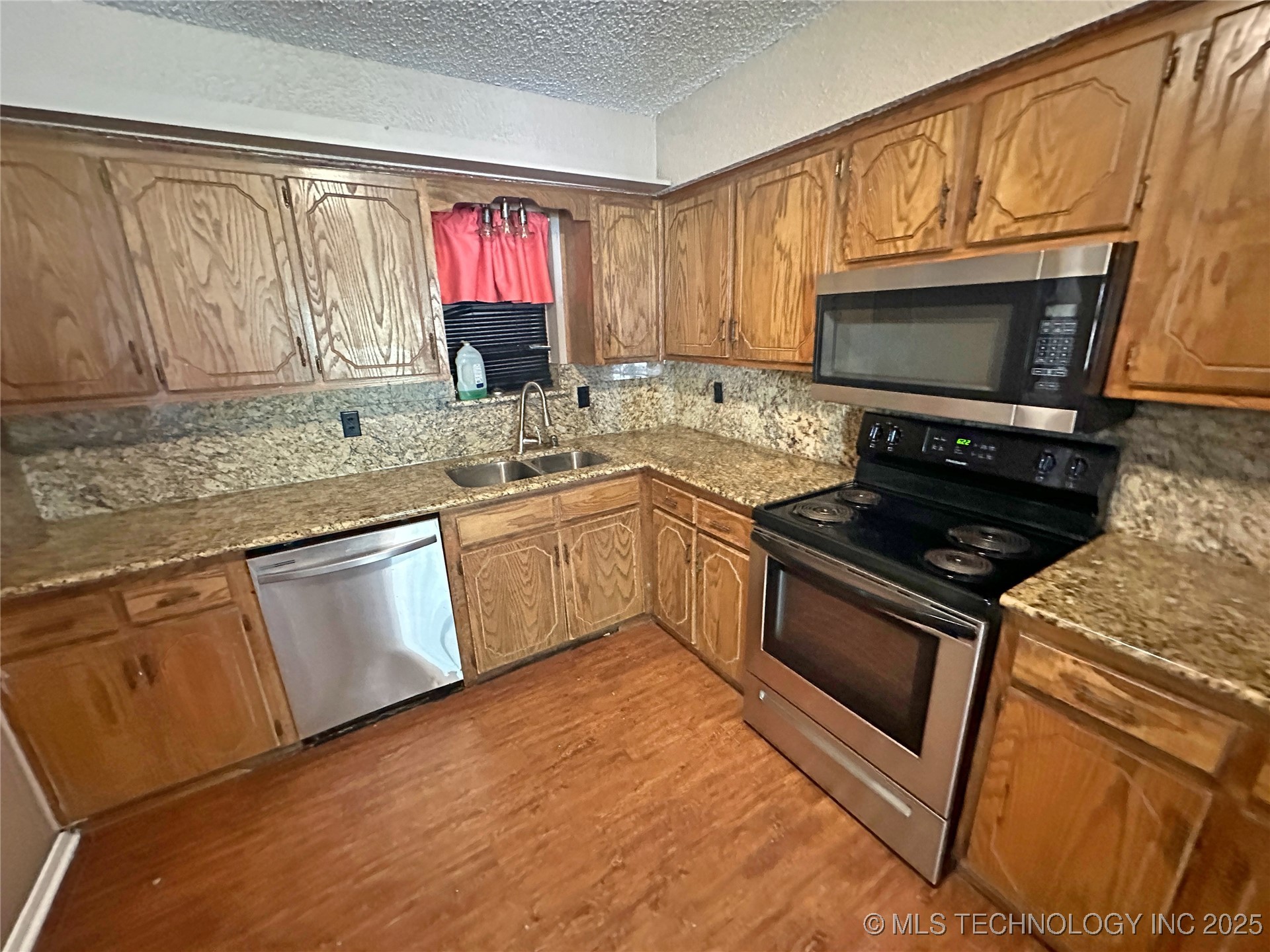 905 Brookside Drive