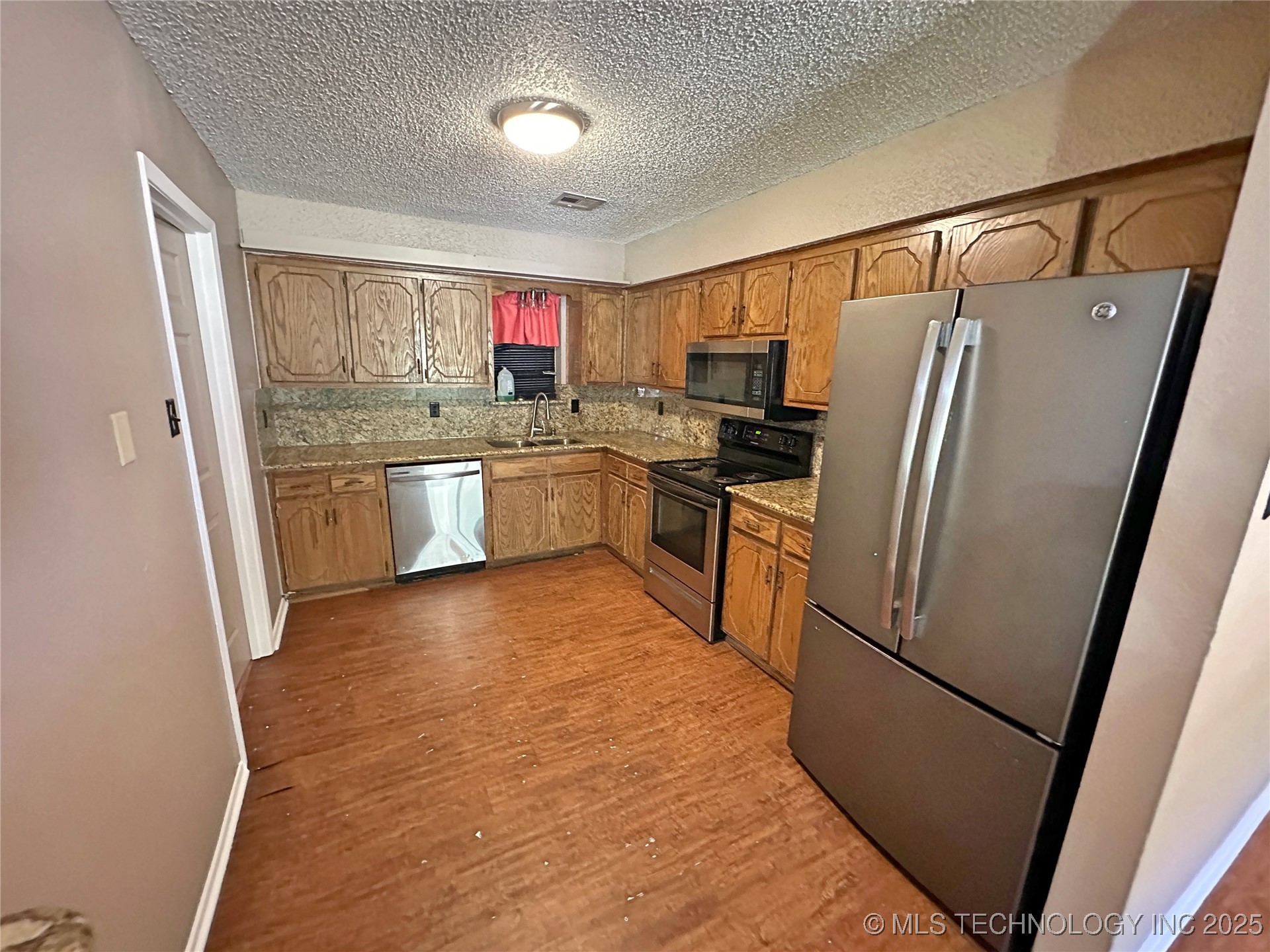 905 Brookside Drive