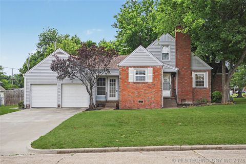 Photo of 3102 E 2nd Street, Tulsa, OK 74104 (MLS # 2618570)