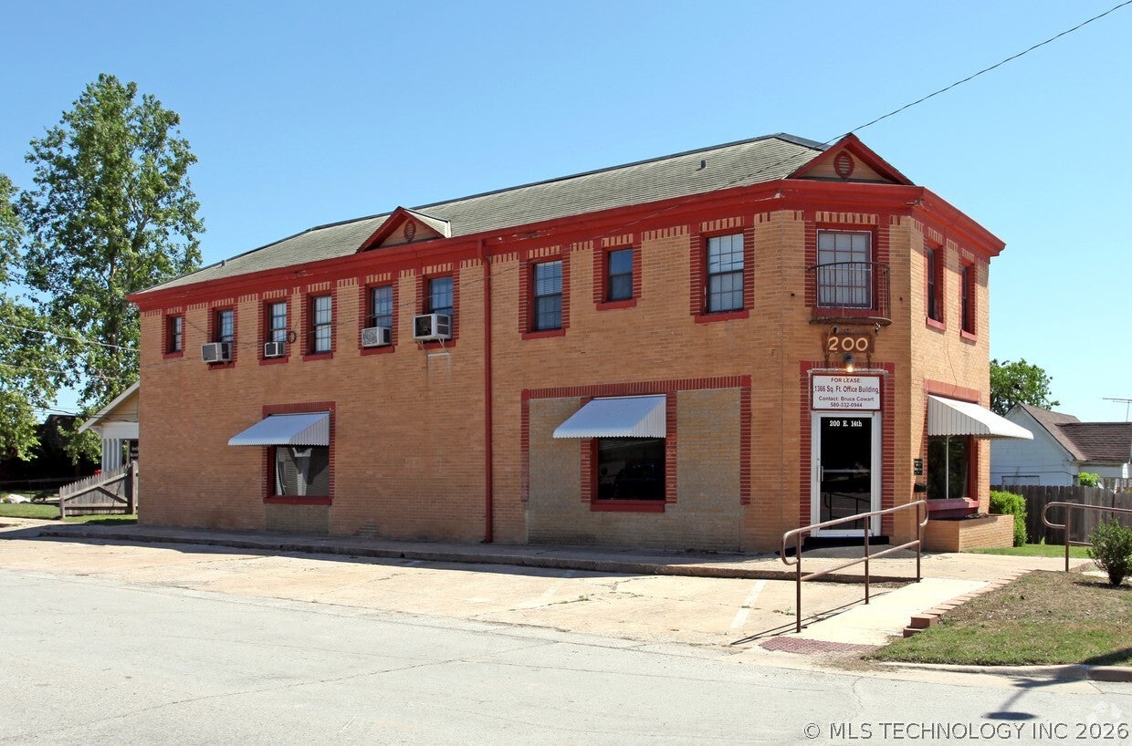 Photo 1 of 19 — 200 E 14th, Ada, OK 74820