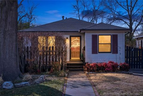 Photo of 1746 S Yorktown Avenue, Tulsa, OK 74104 (MLS # 2605102)