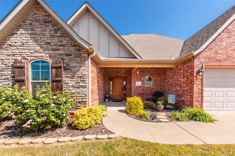 Photo of 5610 Nottingham Place, Bartlesville, OK 74006 (MLS # 2615448)