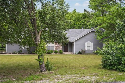 Photo of 2314 Cornerstone Avenue, Claremore, OK 74017 (MLS # 2616678)