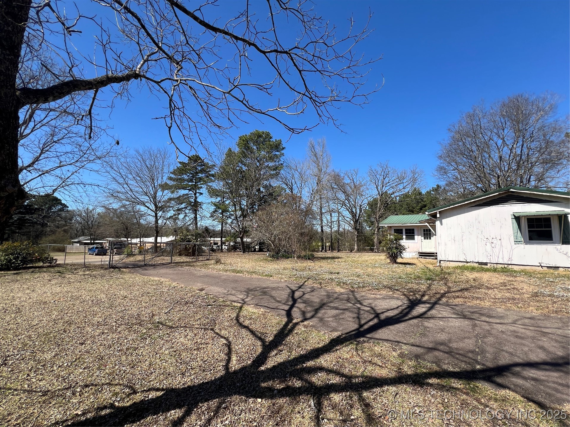 1822 N US Hwy 259