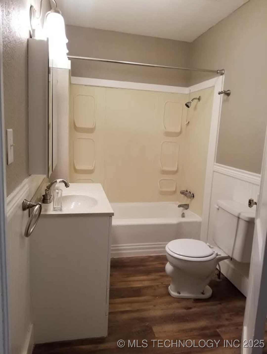 301 E Main