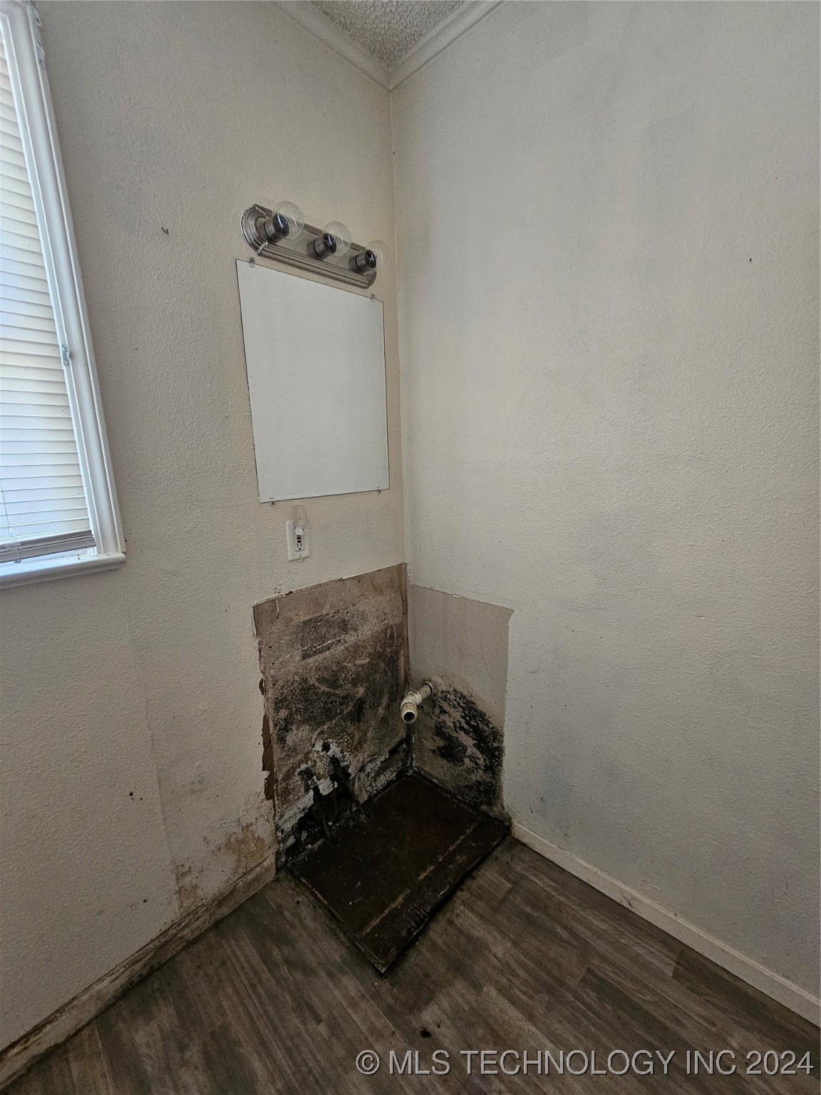 Photo 9 of 10 of 426 E 10th Street house