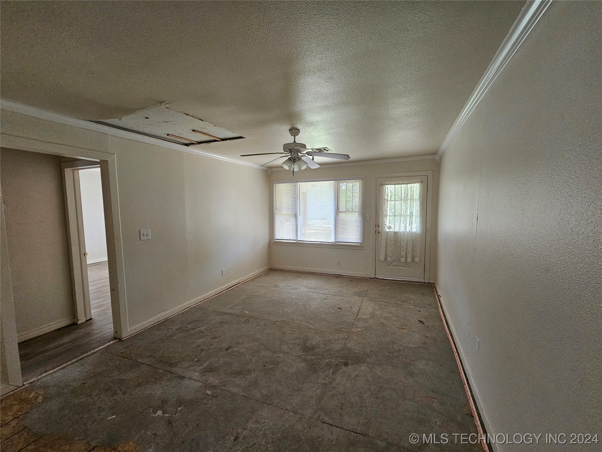 Photo 3 of 10 of 426 E 10th Street house