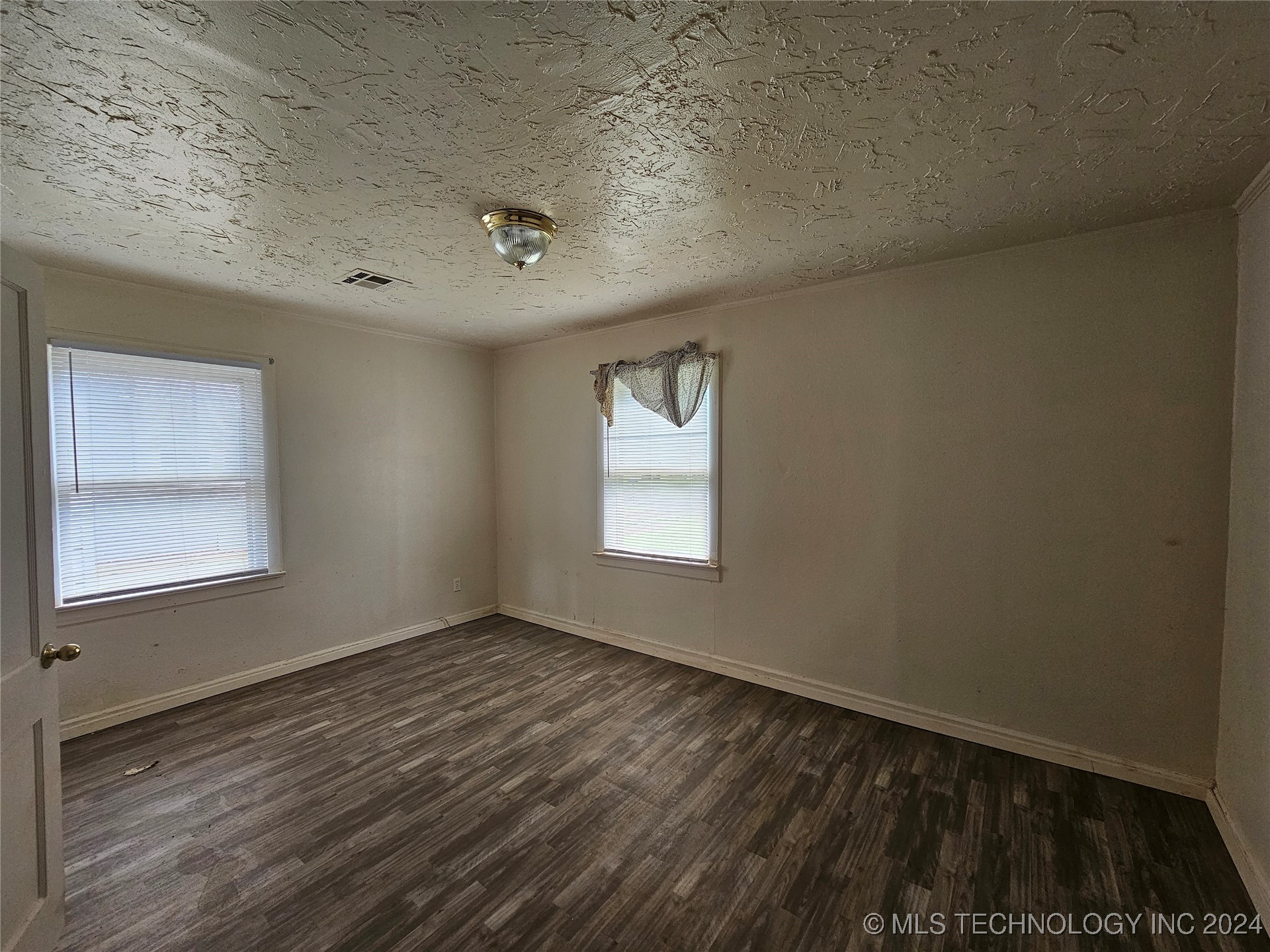 Photo 7 of 10 of 426 E 10th Street house