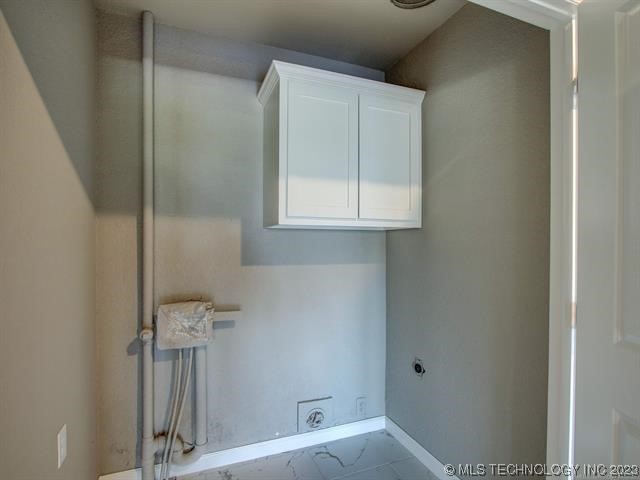 Photo 18 of 32 of 1401 W Oak Street house