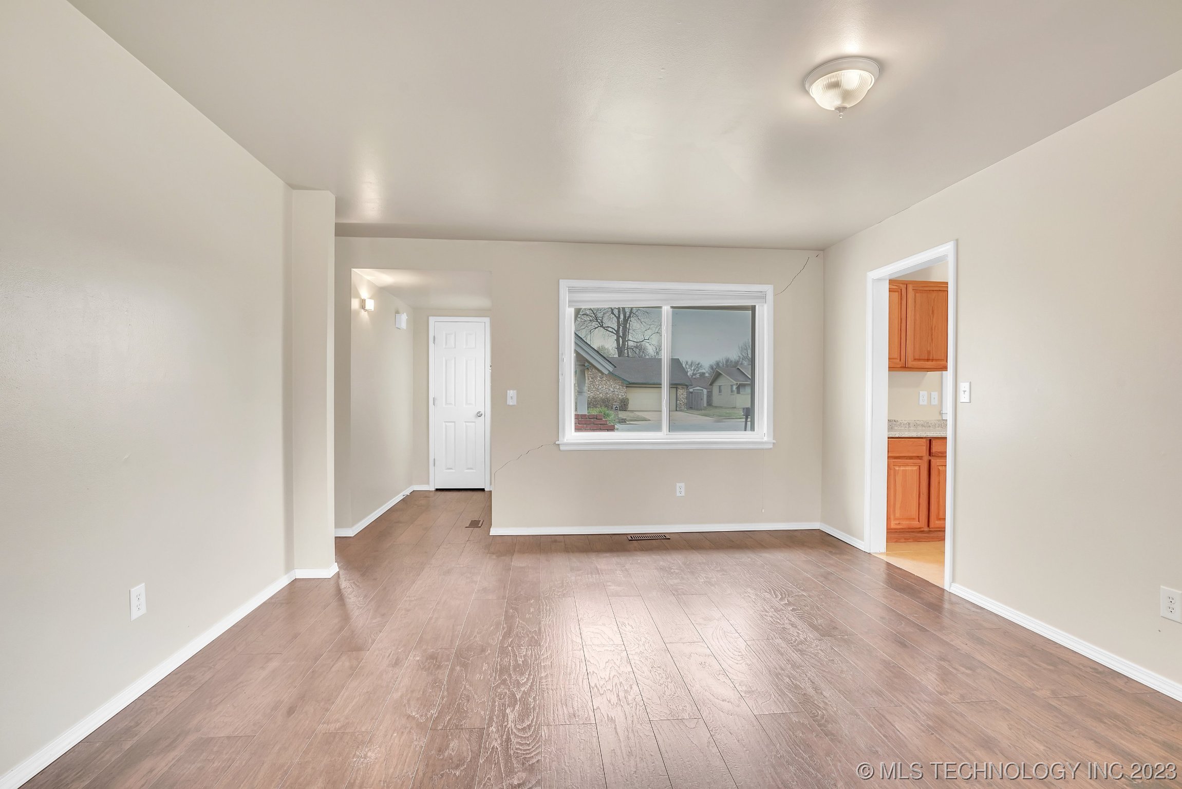 Photo 6 of 27 of 706 W Vandever Boulevard house