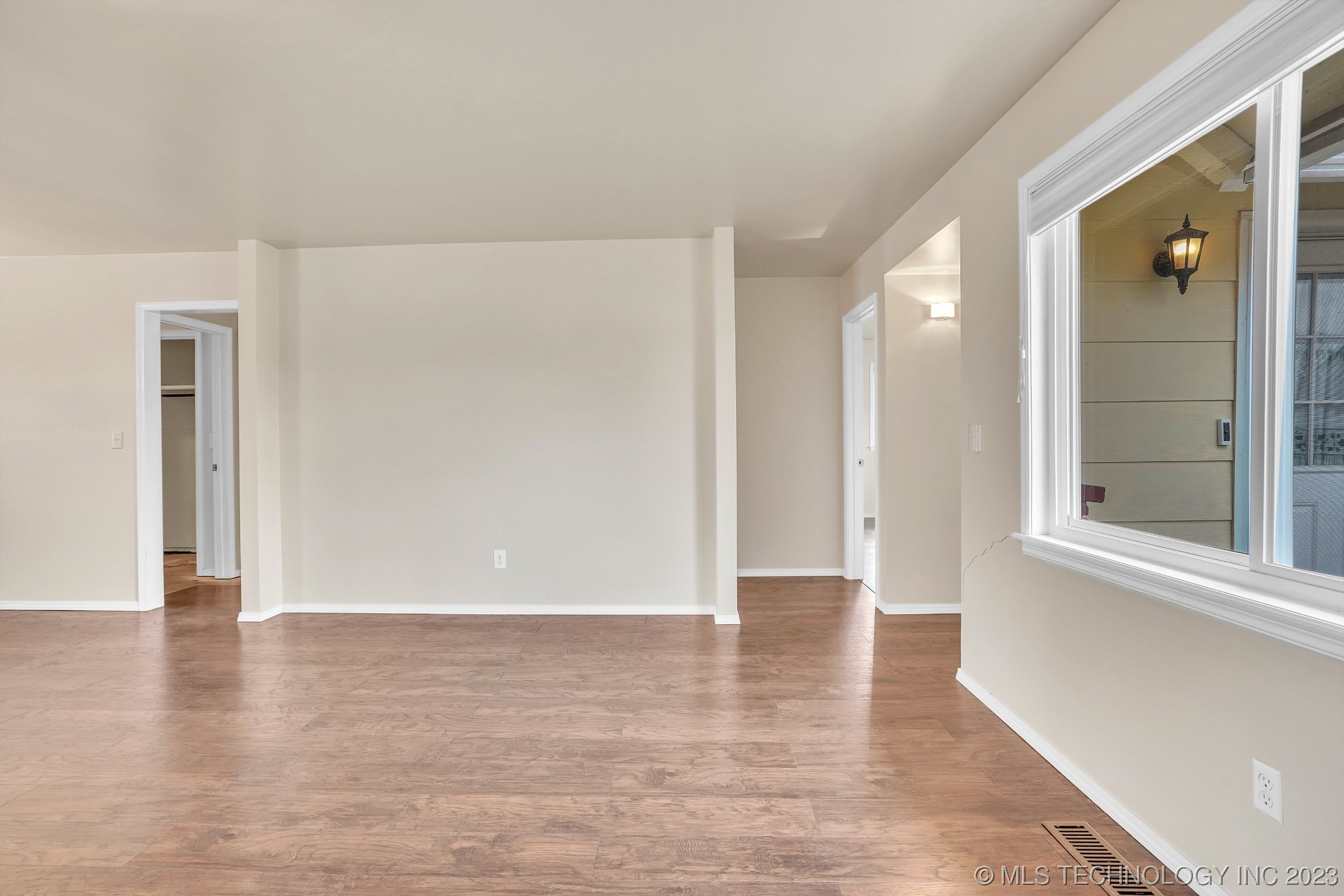 Photo 8 of 27 of 706 W Vandever Boulevard house