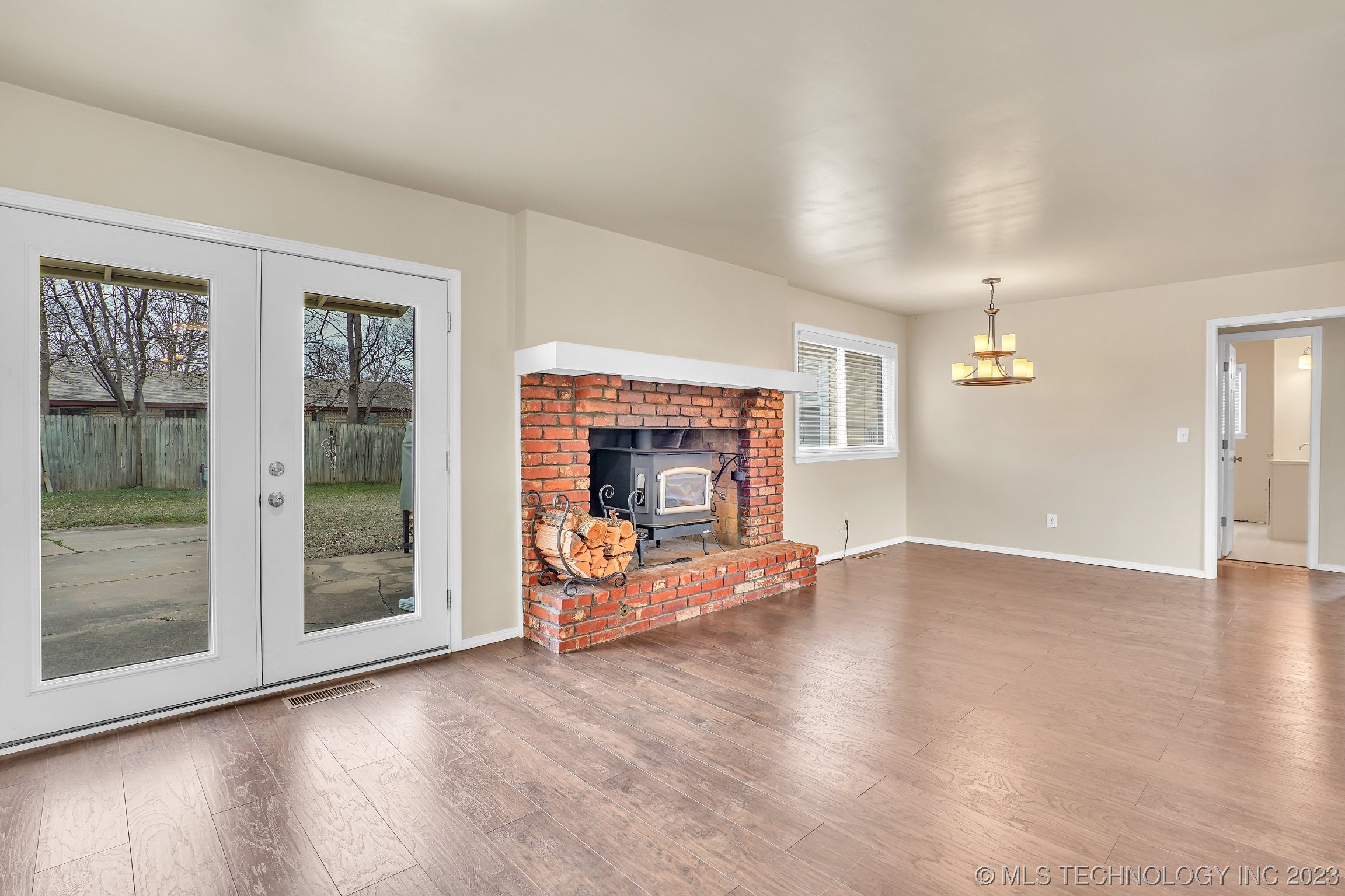 Photo 11 of 27 of 706 W Vandever Boulevard house
