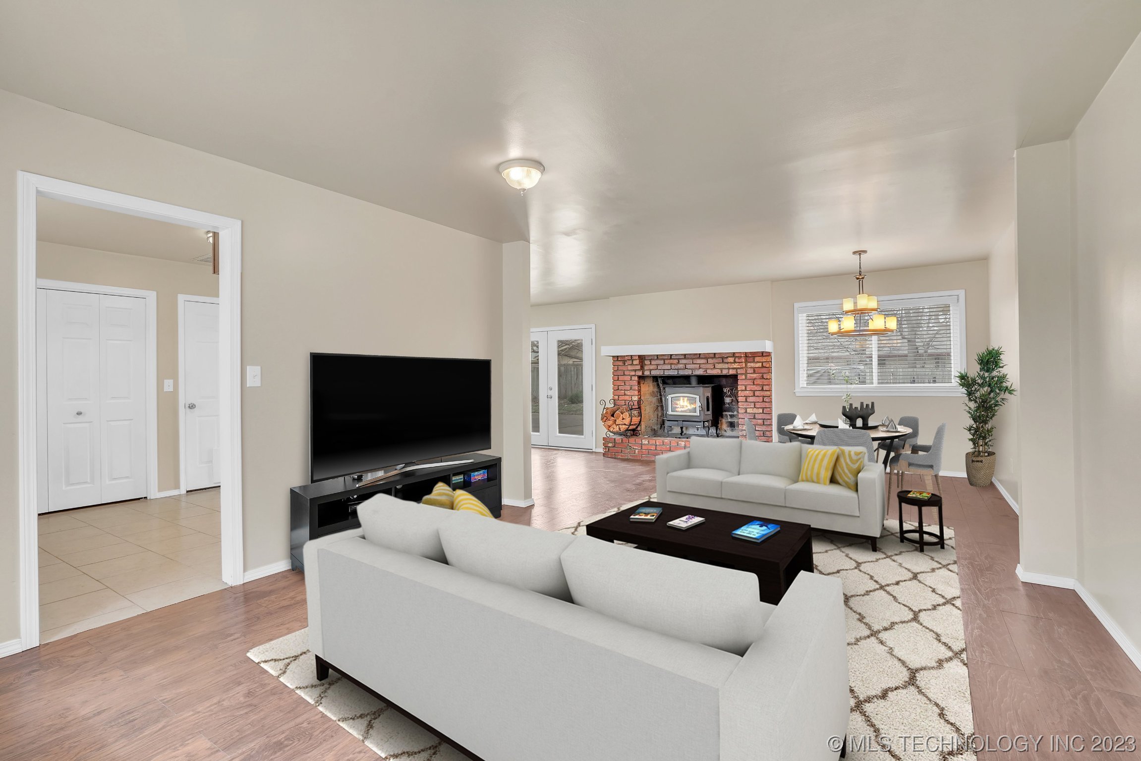 Photo 4 of 27 of 706 W Vandever Boulevard house