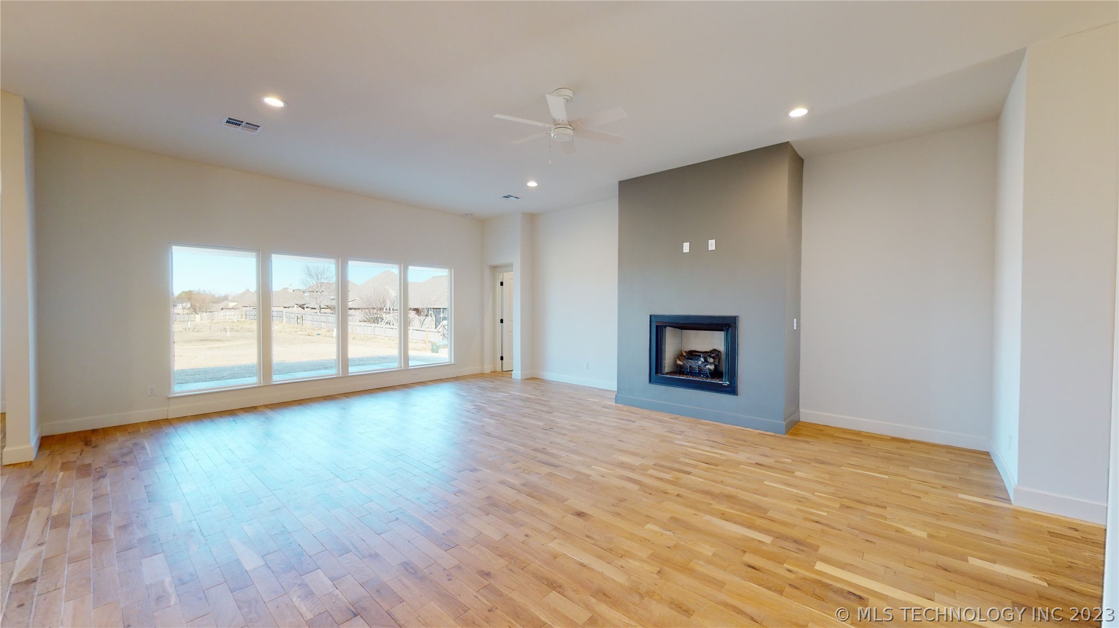 Photo 5 of 24 of 3049 E 144th Place S house