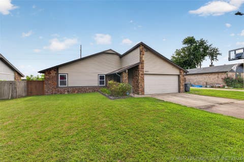 Photo of 14057 S Poplar Place, Glenpool, OK 74033 (MLS # 2625127)