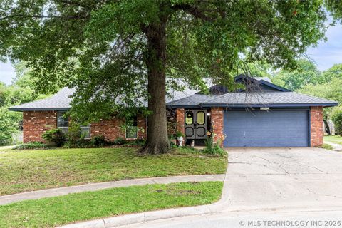 Photo of 3000 E Indianola Street, Broken Arrow, OK 74014 (MLS # 2618298)
