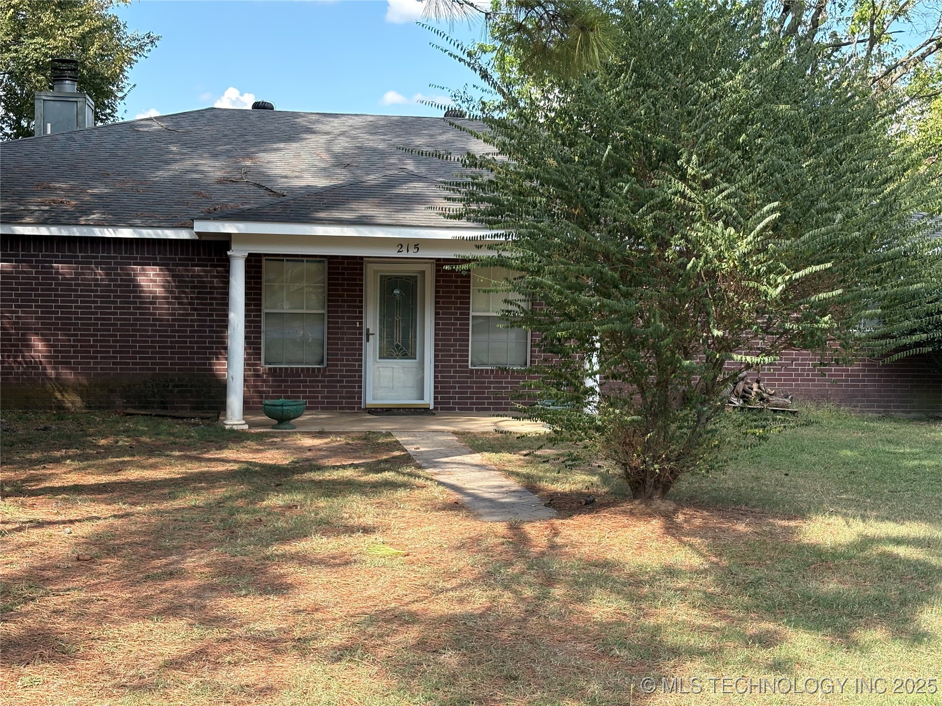215 E Leecraft