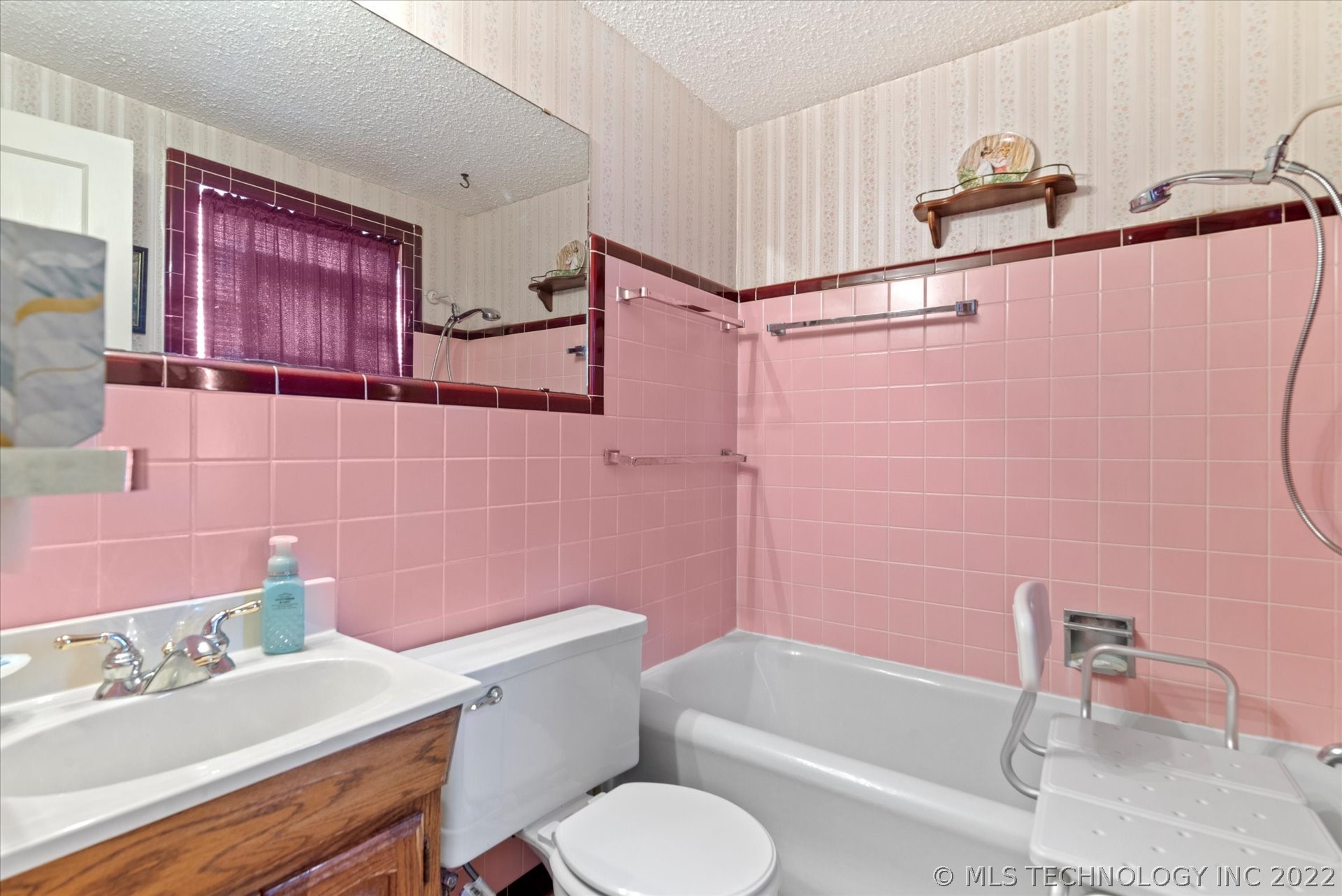 Photo 19 of 21 of 801 S Cherokee Avenue house