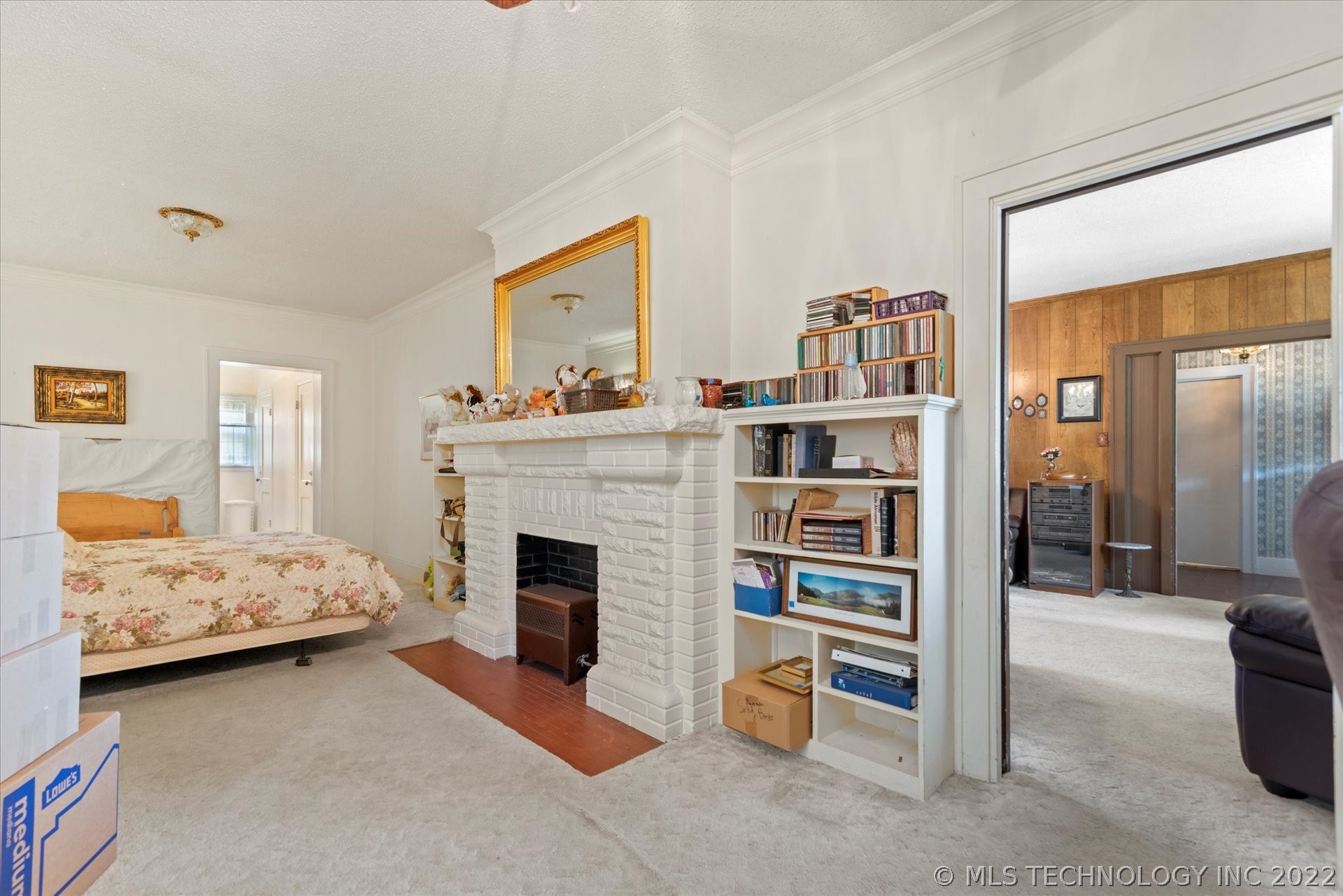 Photo 8 of 21 of 801 S Cherokee Avenue house