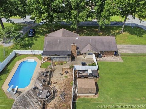 Photo of 25 Village Circle, Pryor, OK 74361 (MLS # 2626519)