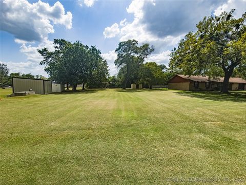 109 W Jones Street Calera OK 74730